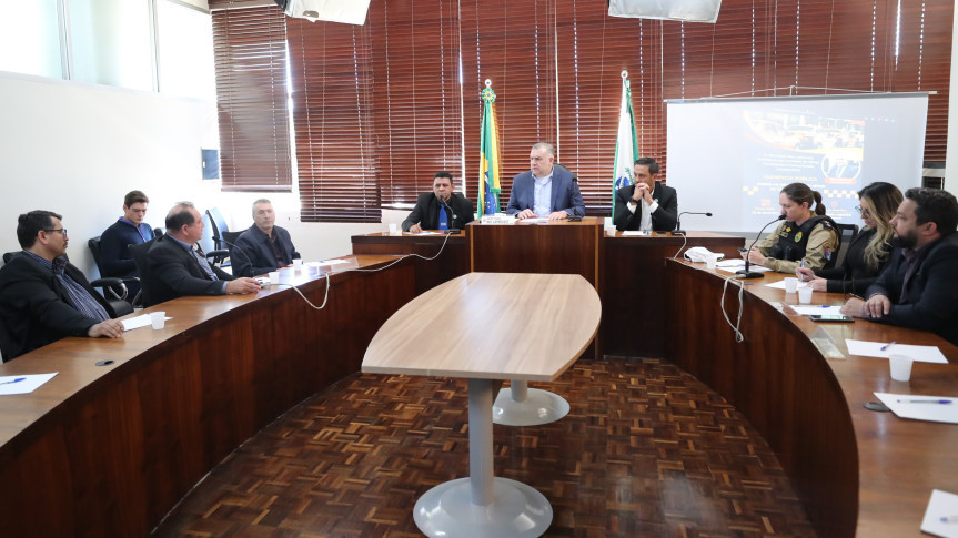 Assembleia Legislativa do Paraná | ALEP | Notícias > Audiência Pública discute demandas dos taxistas paranaenses diante da forte concorrência dos aplicativos e de denúncias de “pirataria”