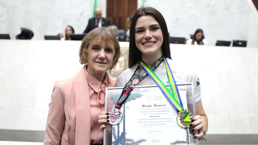 Assembleia Legislativa do Paraná | ALEP | Notícias > Assembleia Legislativa concede Menção Honrosa à atleta de BMX Duda Penso