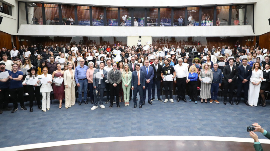 Assembleia Legislativa do Paraná | ALEP | Notícias > Assembleia Legislativa reconhece atuação de mais de 200 influenciadores digitais paranaenses