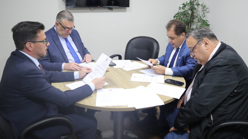 Assembleia Legislativa do Paraná | ALEP | Notícias > Comissão de Obras aprova doações de imóveis para municípios em áreas de saúde, educação e segurança