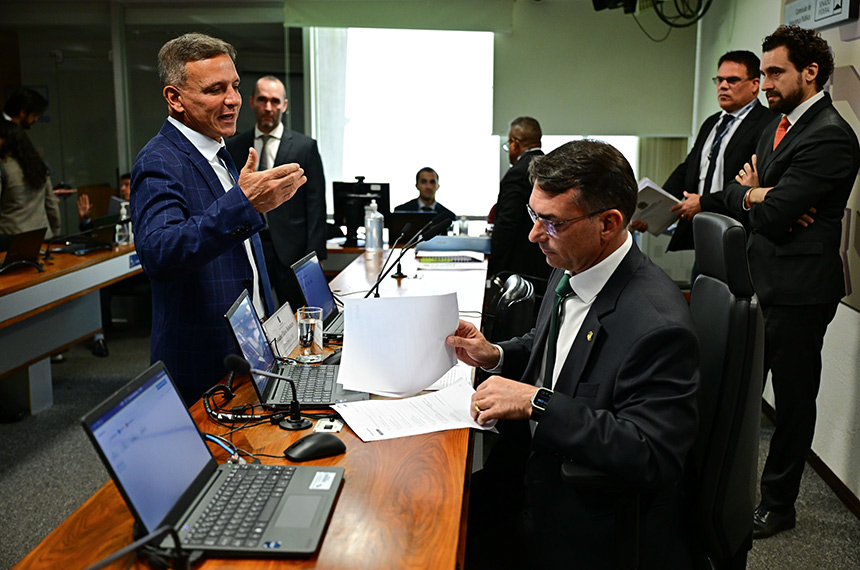Adiado projeto que endurece penas para líderes de organizações criminosas — Senado Notícias