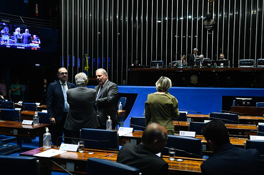 Aprovado acesso gratuito dos estudantes a informações em instituições de ensino — Senado Notícias