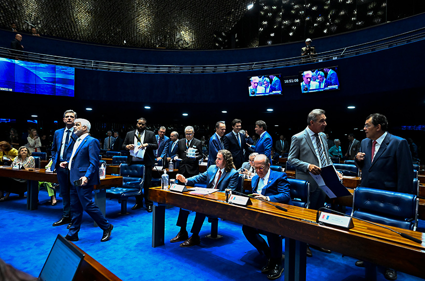 Aprovado texto base do projeto que retira despesas com 'tarifaço' do teto de gastos — Senado Notícias
