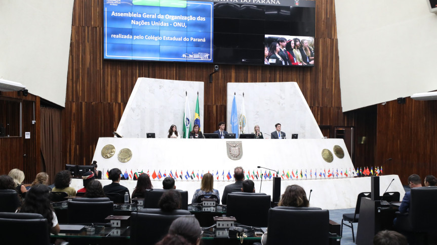 Assembleia Legislativa do Paraná | ALEP | Notícias > 3º CEPMun leva experiência em relações internacionais para alunos do Colégio Estadual do Paraná