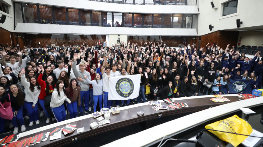 Assembleia Legislativa do Paraná | ALEP | Notícias > Através da Escola do Legislativo, Plenário da ALEP recebe semifinal do projeto “Debatedores Nota Mil” com estudantes da rede estadual