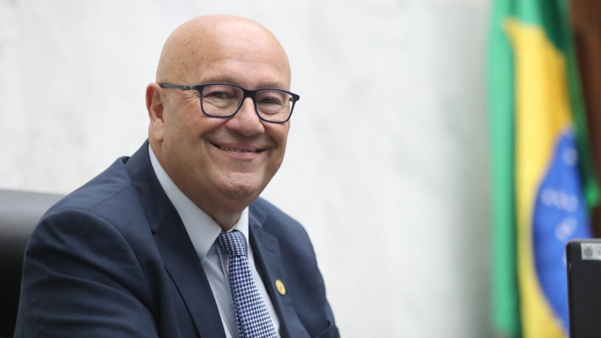 Assembleia Legislativa do Paraná | ALEP | Notícias > Banco Central trava crescimento do salário do trabalhador brasileiro, aponta deputado Romanelli (PSD) durante prestação de contas da Sefa