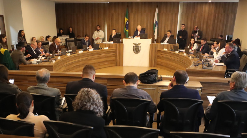Assembleia Legislativa do Paraná | ALEP | Notícias > CCJ aprova propostas que garantem avanços em áreas como saúde e saneamento