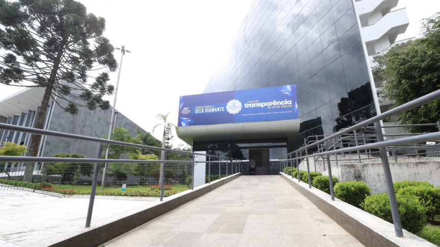 Assembleia Legislativa do Paraná | ALEP | Notícias > Debates sobre tarifaço, Outubro Rosa, PPA e homenagens marcam a programação da Assembleia na próxima semana