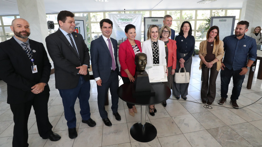 Assembleia Legislativa do Paraná | ALEP | Notícias > Exposição no Espaço Cultural resgata trajetória da Assembleia Legislativa do Paraná