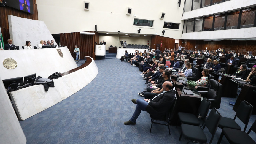 Assembleia Legislativa do Paraná | ALEP | Notícias > Impactos de norma que obriga empresas a gerenciarem riscos à saúde mental nos locais de trabalho são tema de audiência