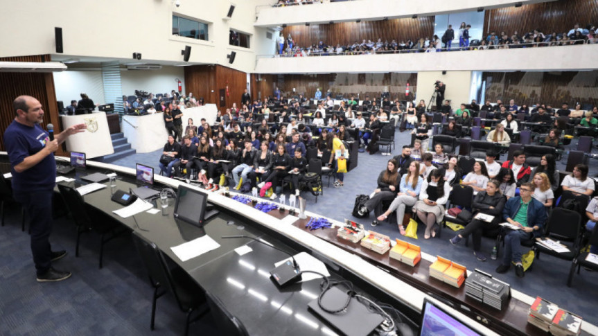 Assembleia Legislativa do Paraná | ALEP | Notícias > Plenário da Assembleia Legislativa recebe a Semifinal do projeto Debatedores Nota Mil