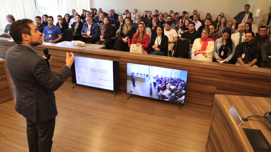 Assembleia Legislativa do Paraná | ALEP | Notícias > Promovido pela Escola do Legislativo, curso para fiscais e gestores de contratos destaca as boas práticas para a administração pública