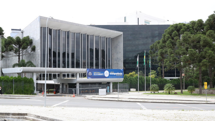 Assembleia Legislativa do Paraná | ALEP | Notícias > Saúde ganha destaque na agenda legislativa com debates, homenagem e repasse de recursos ao HCzinho