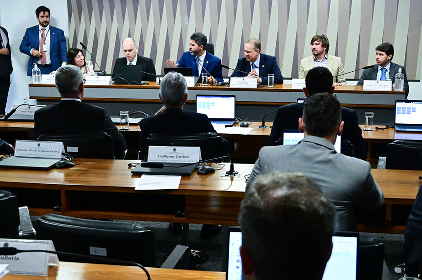 Custo ao consumidor e energia limpa desafiam sistema elétrico, mostra debate — Senado Notícias