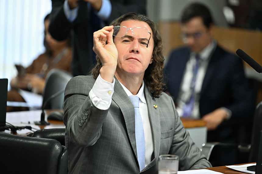 À bancada, em pronunciamento, relator do PL 4.967/2023, senador Veneziano Vital do Rêgo (MDB-PB).