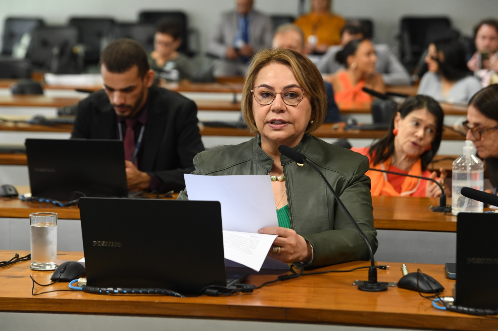 Mulher vítima de violência deve ter acesso gratuito à Justiça, aprova CDH — Senado Notícias