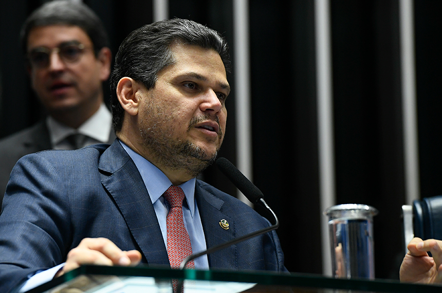 Senado afasta historiador Eduardo Bueno, o 'Peninha', do Conselho Editorial — Senado Notícias