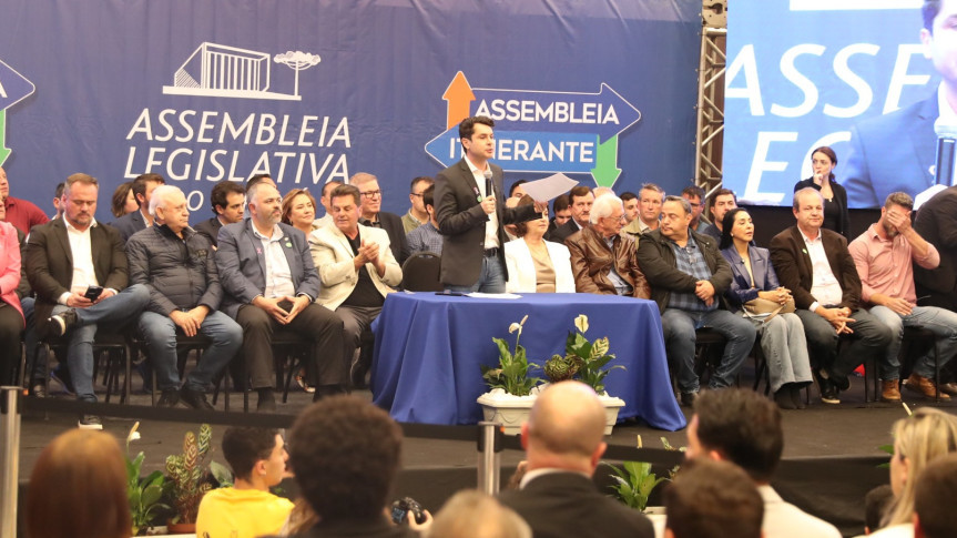 Assembleia Legislativa do Paraná | ALEP | Notícias > Assembleia Itinerante estreia em Guarapuava com Sessão Especial e homenagens a lideranças regionais