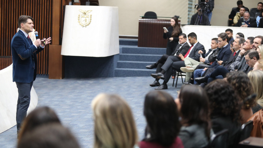 Assembleia Legislativa do Paraná | ALEP | Notícias > Escola do Legislativo, em parceria com o TCE-PR, promove capacitação sobre os trâmites e procedimentos no Tribunal de Contas