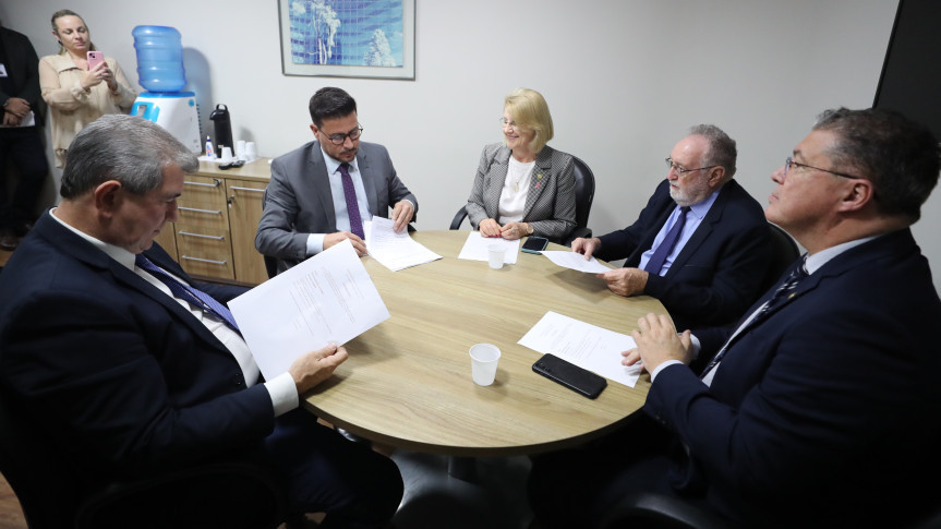 Assembleia Legislativa do Paraná | ALEP | Notícias > Projeto que amplia diretoria e atualiza leis relacionadas ao regime jurídico da Funeas é aprovado na Comissão de Saúde
