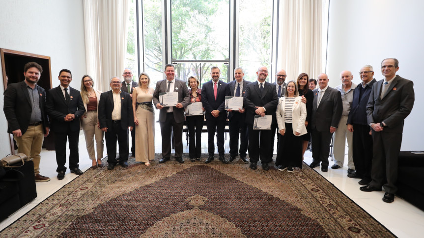 Assembleia Legislativa do Paraná | ALEP | Notícias > Assembleia Legislativa homenageia Associação Paranaense dos Engenheiros de Segurança pelos 51 anos de atuação