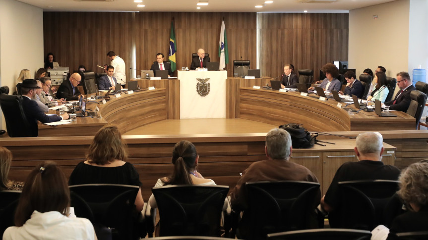 Assembleia Legislativa do Paraná | ALEP | Notícias > Em alusão ao Outubro Rosa, CCJ analisa propostas que fortalecem ações de prevenção ao câncer de mama