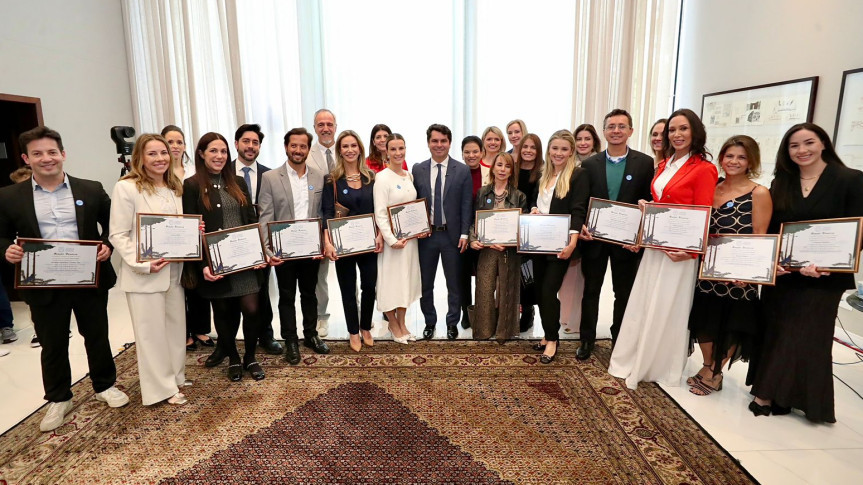 Assembleia Legislativa do Paraná | ALEP | Notícias > Deputada Marli Paulino (Solidariedade) presta homenagem aos cirurgiões-dentistas do Paraná