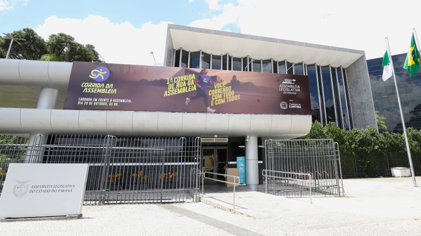 Assembleia Legislativa do Paraná | ALEP | Notícias > Assembleia leva programa ao Bairro Novo, promove homenagens e vota ampliação dos colégios cívico-militares na próxima semana