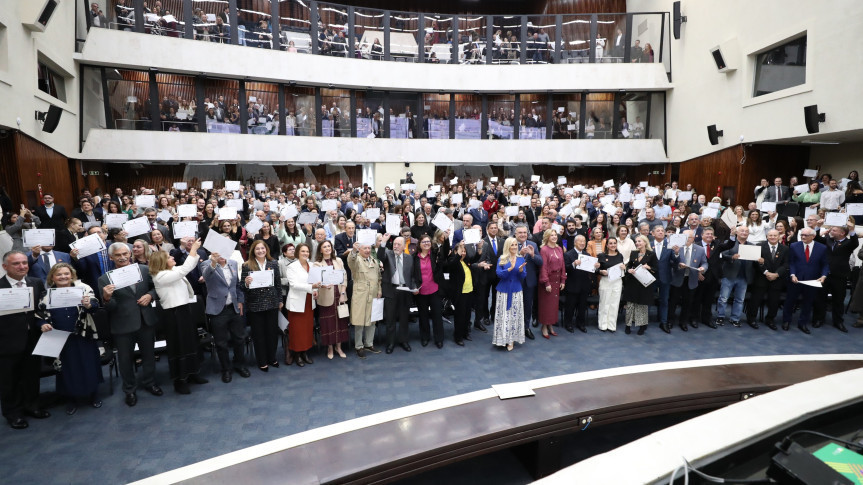 Assembleia Legislativa do Paraná | ALEP | Notícias > Assembleia Legislativa celebra o Dia do Cirurgião-Dentista com homenagens aos profissionais que cuidam da saúde bucal dos paranaenses