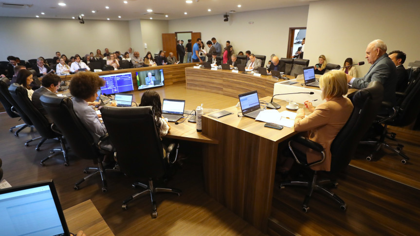 Assembleia Legislativa do Paraná | ALEP | Notícias > CCJ aprova proposta que amplia acesso a recursos do Fundo de Desenvolvimento Econômico para empreendedores e cooperativas