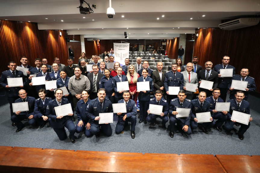 Assembleia Legislativa do Paraná | ALEP | Notícias > Assembleia Legislativa do Paraná homenageia aviação e Força Aérea Brasileira em Sessão Solene