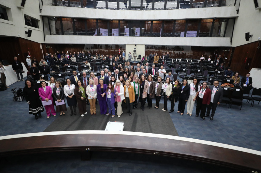 Assembleia Legislativa do Paraná | ALEP | Notícias > Escola do Legislativo realiza o evento "Violência contra médicas e profissionais da saúde: desafios no ambiente de trabalho" em parceria com o CRM-PR