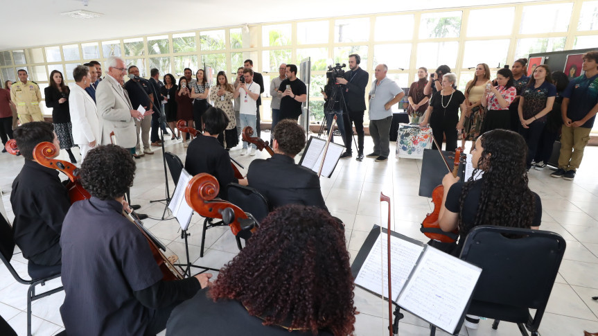 Assembleia Legislativa do Paraná | ALEP | Notícias > Espaço Cultural da Assembleia abre exposição “Primeiros Olhares” com obras de jovens de Araucária