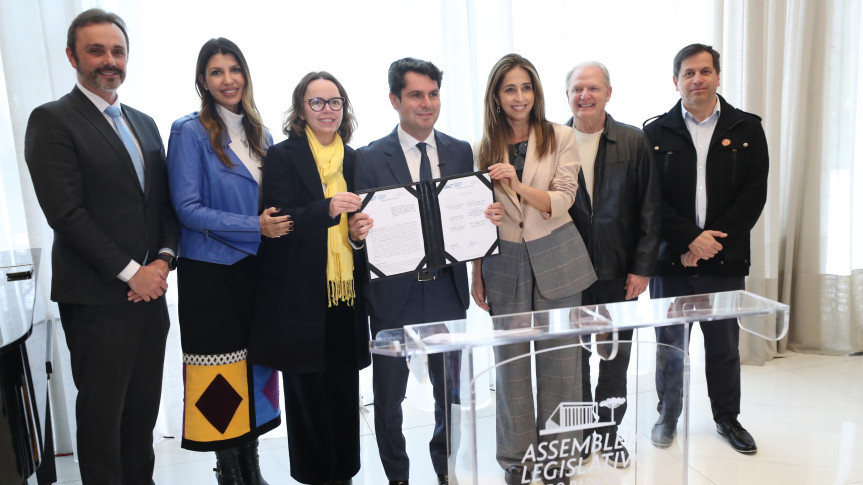Assembleia Legislativa do Paraná | ALEP | Notícias > Exposição “Poty retrata o Paraná” é aberta oficialmente na Assembleia Legislativa
