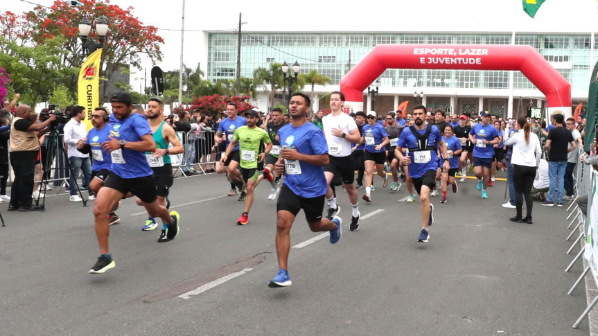 Assembleia Legislativa do Paraná | ALEP | Notícias > Mais de 6 mil pessoas participam da 1ª Corrida de Rua da Assembleia Legislativa do Paraná