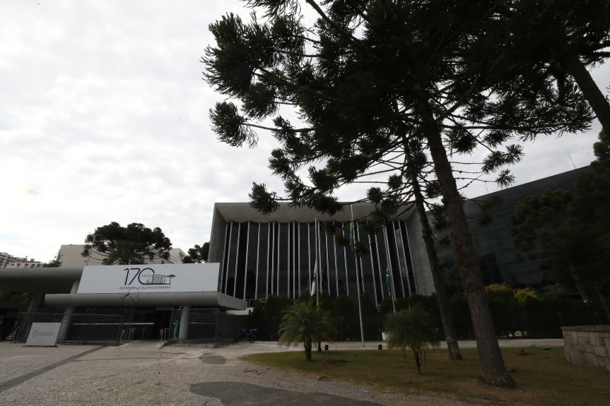 Assembleia Legislativa do Paraná | ALEP | Notícias > Programação da Assembleia tem sessão de interiorização, homenagens e debates sobre cultura, prematuridade, igualdade racial e uso da IA