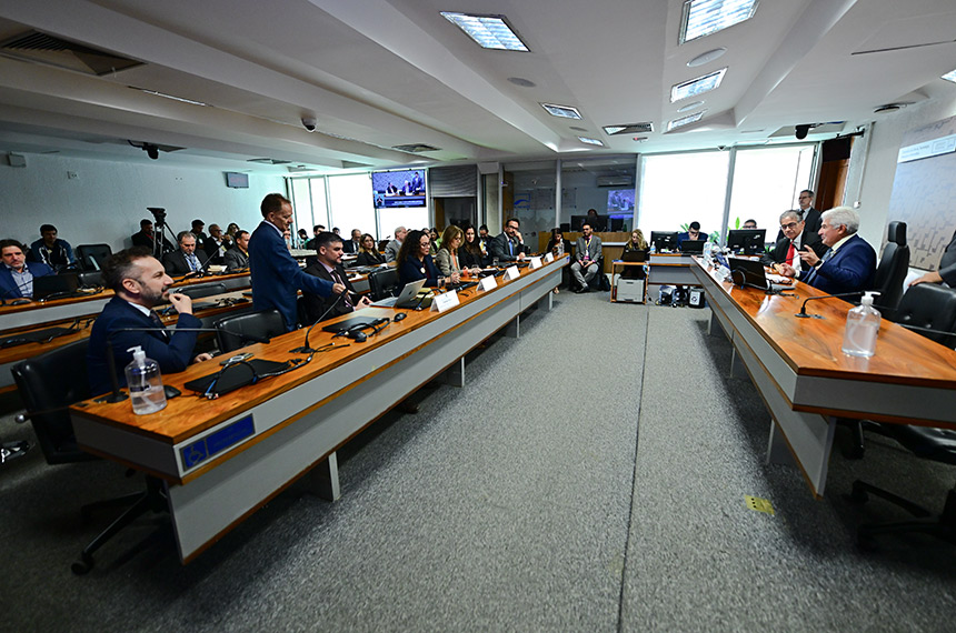 Em debate, governo prevê amplo uso de IA na saúde e na educação até 2028 — Senado Notícias