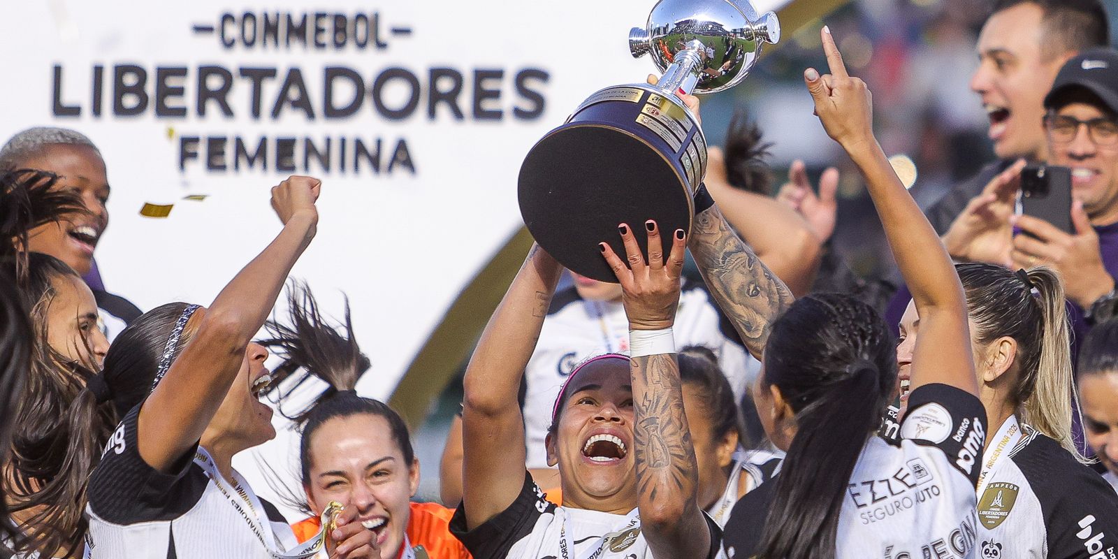 Libertadores: Corinthians faz história com tricampeonato consecutivo
