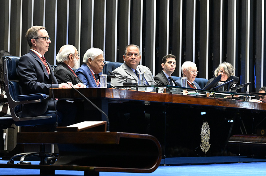 Sessão especial destaca legado científico da Academia de Ciências Farmacêuticas — Senado Notícias
