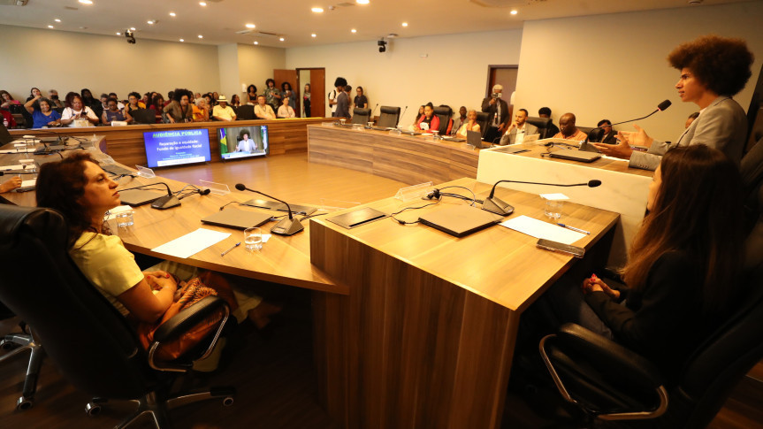 Assembleia Legislativa do Paraná | ALEP | Notícias > Audiência pública debate PEC da Reparação e políticas de fomento à igualdade racial no Paraná