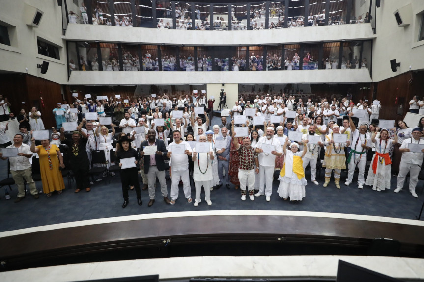 Assembleia Legislativa do Paraná | ALEP | Notícias > Assembleia Legislativa celebra o Dia da Umbanda e homenageia lideranças religiosas