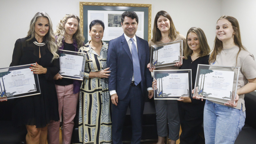 Assembleia Legislativa do Paraná | ALEP | Notícias > Deputada Marli Paulino (SD) entrega Menção Honrosa para equipe 100% feminina que fez transmissão do Brasileirão e Suburbana de Curitiba