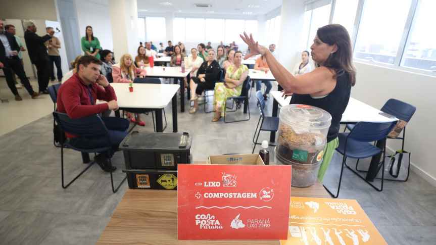 Assembleia Legislativa do Paraná | ALEP | Notícias > Assembleia Legislativa promove ações para reduzir consumo de plásticos e dar destino sustentável a resíduos orgânicos