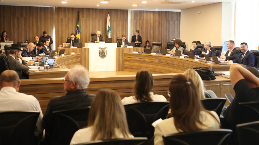 Assembleia Legislativa do Paraná | ALEP | Notícias > CCJ inicia análise de propostas que reestruturam governança de universidades e hospitais