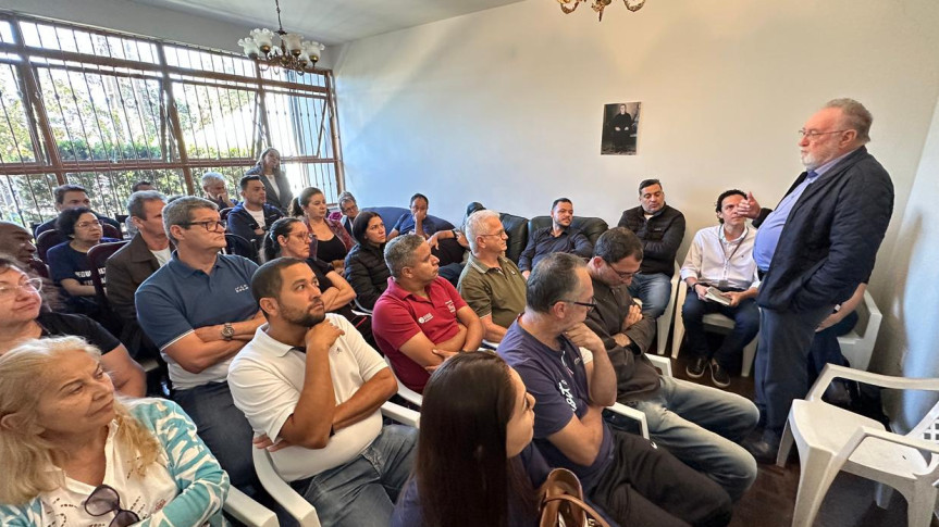 Assembleia Legislativa do Paraná | ALEP | Notícias > Deputado Tercilio Turini (MDB) se reúne com associações e cobra da Copel solução para ligações de energia em loteamentos de chácaras
