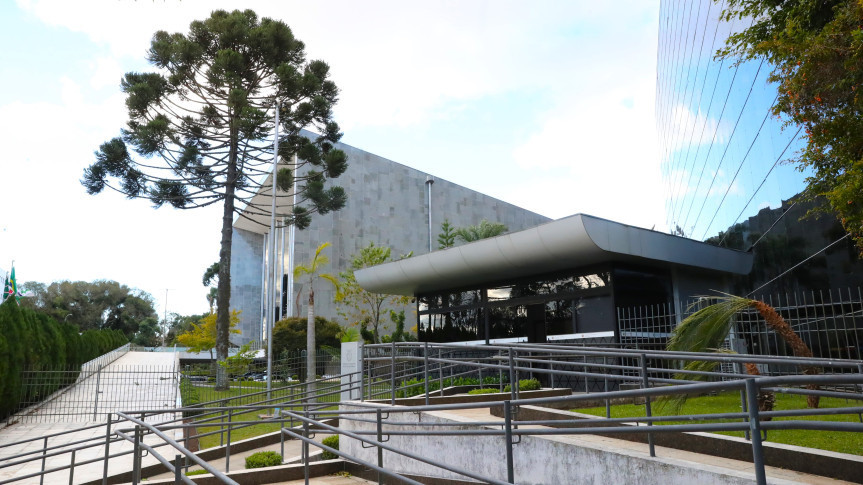 Assembleia Legislativa do Paraná | ALEP | Notícias > Assembleia promove semana com duas sessões de interiorização, homenagens e debates sobre violência contra a mulher e direitos humanos