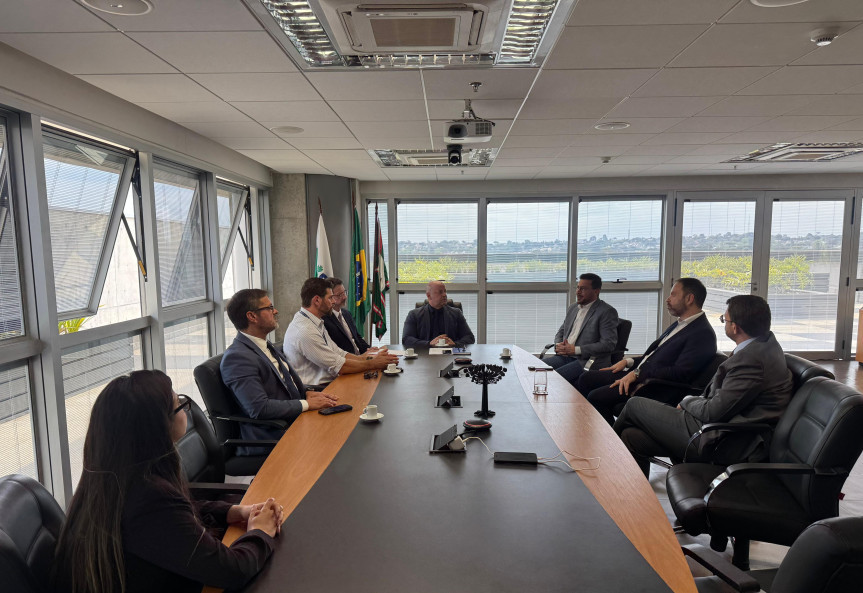 Assembleia Legislativa do Paraná | ALEP | Notícias > Líder da Oposição discute riscos à soberania digital com procurador-geral do MP