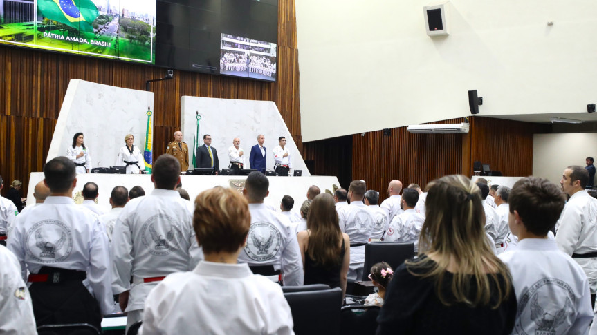 Assembleia Legislativa do Paraná | ALEP | Notícias > Mestres do Shubu-Dô são homenageados pela Assembleia Legislativa por atuação no esporte e inclusão social