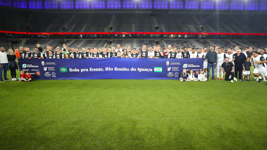 Assembleia Legislativa do Paraná | ALEP | Notícias > Partida solidária organizada pela Assembleia reúne ídolos do esporte e arrecada recursos para reconstrução de Rio Bonito do Iguaçu