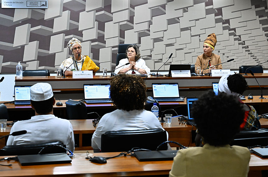 Debate defende política nacional em favor de povos de terreiro e matriz africana — Senado Notícias